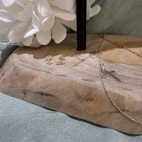 Konfirmation steht an? ✨ Verschenke ein Schmuckstück mit Bedeutung – modern, schlicht und voller Symbolkraft. Ein besond...