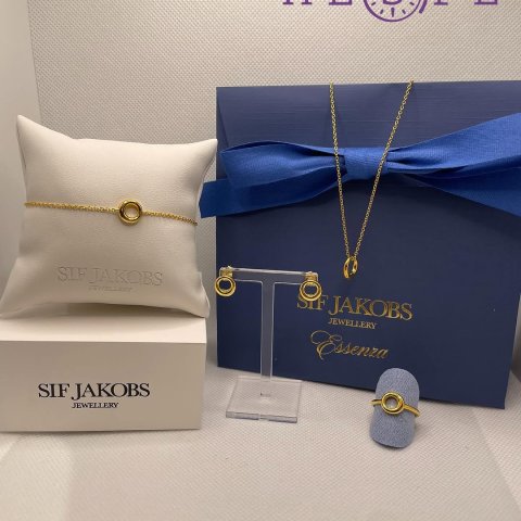✨ ESSENZA by Sif Jakobs Jewellery ✨ Schlichte Linien. Starke Wirkung. Die Essenza Kollektion vereint skandinavische Klar...
