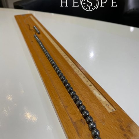 ?✨ Neuer Glanz für alte Schätze ✨? ⠀ Deine Perlenkette ist gerissen oder in die Jahre gekommen? Kein Problem 