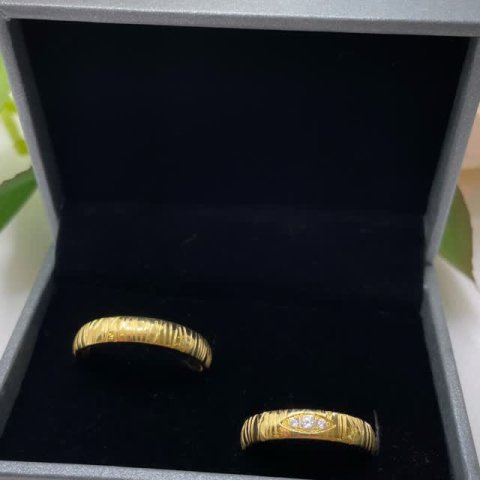 Keine Liebe ist gewöhnlich. Warum sollten es eure Ringe sein? Die Renaissance-Kollektion von @breuning_official ist gena...