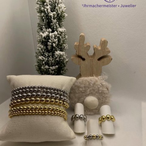 Unsere neuen Armbänder und Ringe mit elastischem Gummizug passen sich jedem Handgelenk und Finger wunderbar an und sorge...