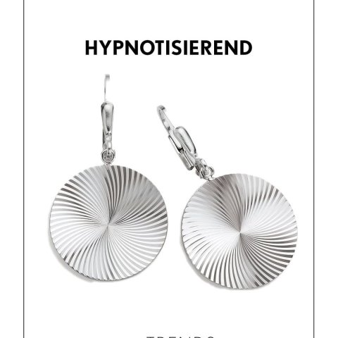 Spin me round Dieser silberne Ohrschmuck von #TrendyMe fasziniert mit seiner hypnotischen Wirkung. Wenn du ihn dir zu We...