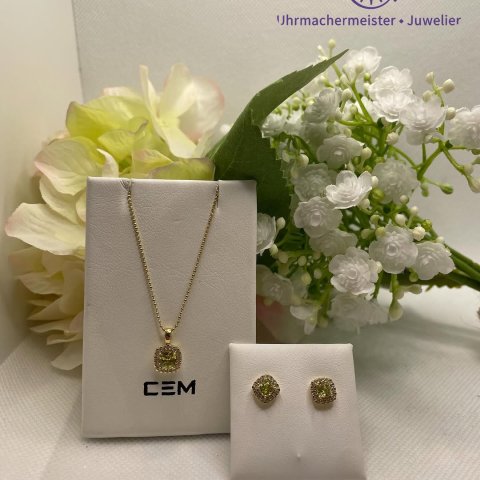 Color your style ✨? Feine Ketten & Ohrringe in Silber und Vergoldung – veredelt mit bunten Steinen, die jedes Outfit zu...