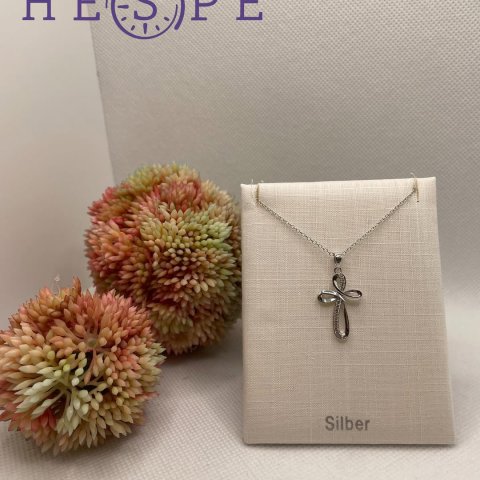 ✨ Zeitlose Begleiter für einen besonderen Tag ✨ Unsere edlen Kreuzketten aus Silber sind das perfekte Geschenk zur Kommu...