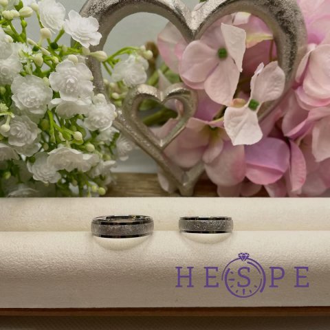 ✨ Zwei Goldtöne. Ein Versprechen. ✨ Trauringe aus Weiß- und Graugold vereinen das Beste aus beiden Welten in einem Ring....