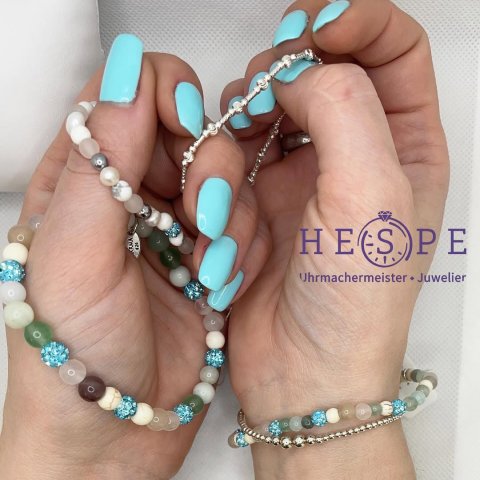 ✨ Sonne auf der Haut und das richtige Karma am Handgelenk. ✨ Passend zu den Nails sind meine neuen Schätze von Karma ein...