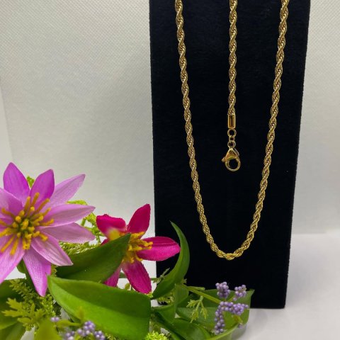 Schlicht. Stark. Stilvoll. ✨ Dieses Set aus Edelstahl – vergoldetes Armband und passende Kette 