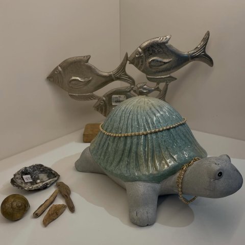 Zart, zeitlos, besonders ✨ Diese feine Kette und das passende Armband vereinen Eleganz mit einem Hauch Natürlichkeit: In...