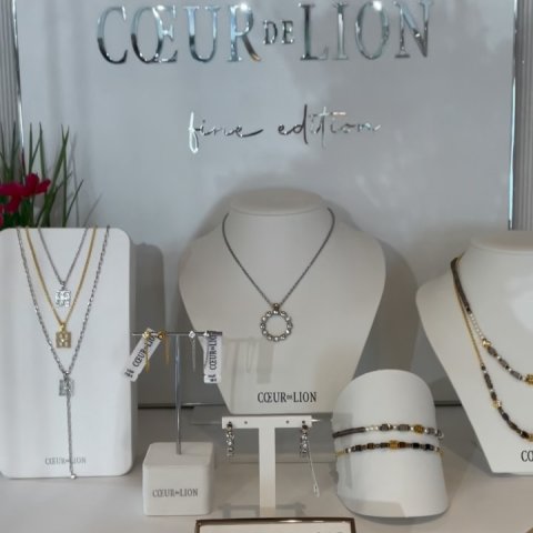 Klare Linien, zeitloses Design und hochwertige Verarbeitung – die Silber-Kollektion von Coeur de Lion steht für modernen...