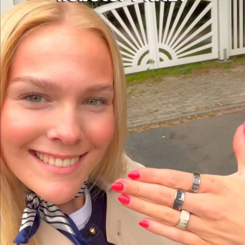 Varel am Finger tragen – zum Sommerpreis! ☀️? Ich bin den Motiven unseres Varel-Rings quer durch die Stadt gefolgt. Ort...