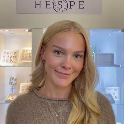 ? Herbstliche Schmuckliebe ? Für mich gehört schöner Schmuck einfach zum perfekten Herbstlook dazu. ?✨ In meinem heut...