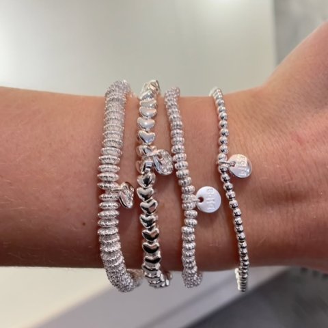 ✨ Neu bei uns! ✨ Wir haben wieder etwas Neues für euch entdeckt: die wunderschönen Armbänder von BIBA ? Ob einzeln getr...